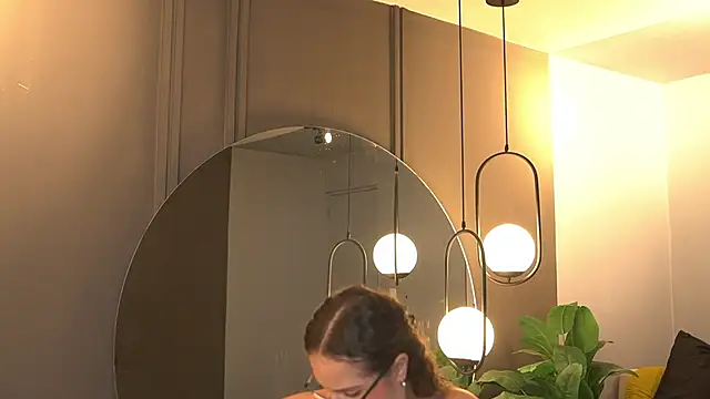 Tayler Kim online show from 9, 9, 2025