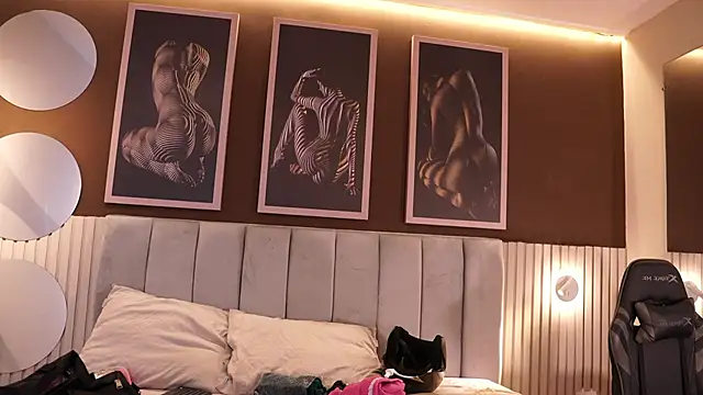 Tayler Kim online show from 8, 9, 2025