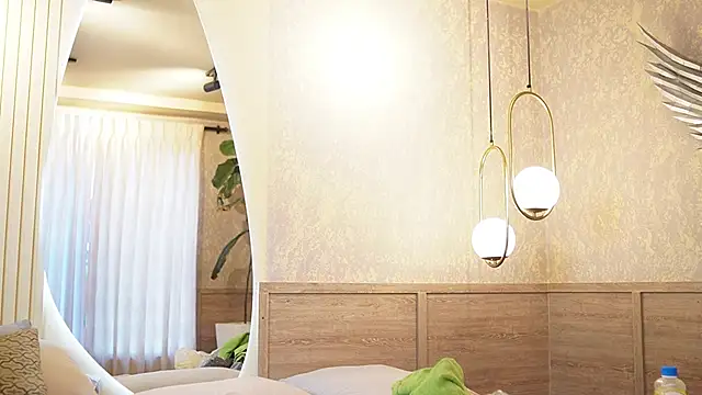 Tayler Kim online show from 5, 10, 2025