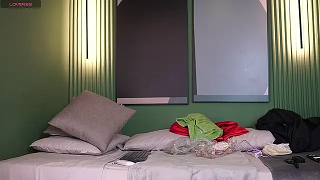 Tayler Kim online show from 2, 10, 2025