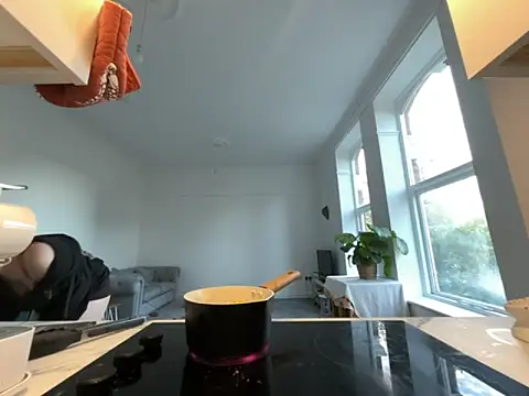 RoseMaee online show from 6, 10, 2025