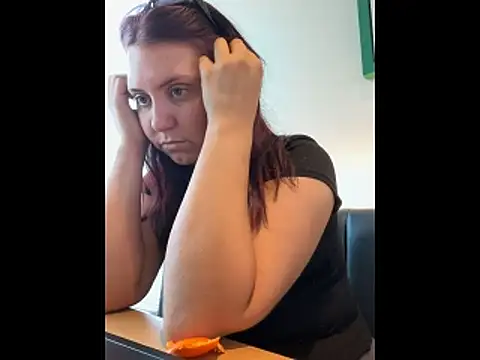 RoseMaee online show from 24, 10, 2025