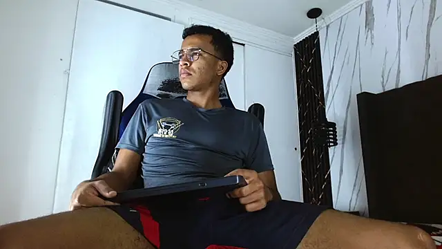 aston xvera online show from 13, 11, 2025