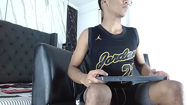 aston xvera online show from 17, 12, 2025