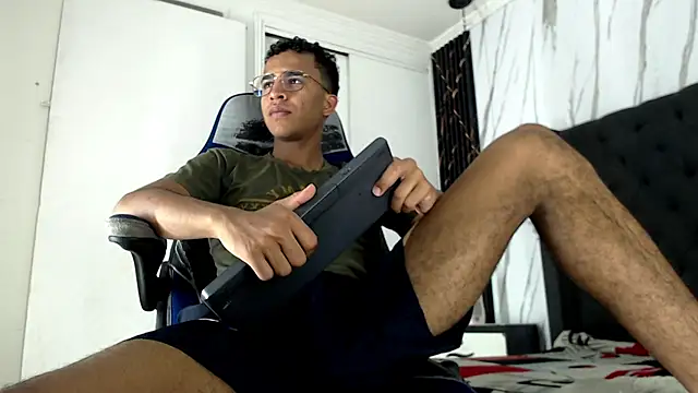 aston xvera online show from 9, 11, 2025