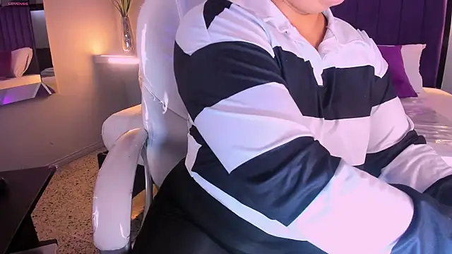 Miss Francheska online show from 6, 3, 2026