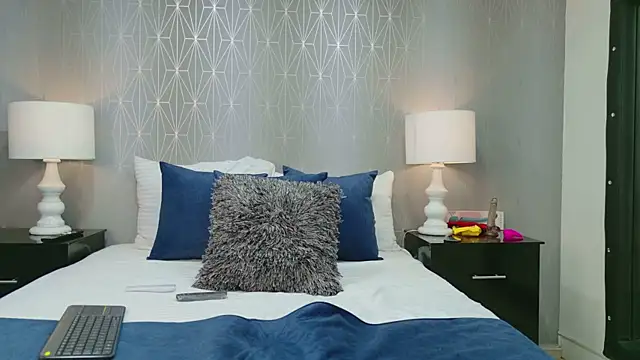 ZoeWilliis online show from 1, 12, 2025