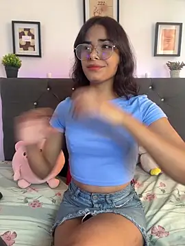 Snapshot of Im_Lyan chatting on 3, 10, 2025 Im Lyan online show from 3, 10, 2025