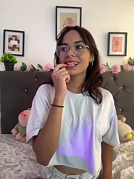 Snapshot of Im_Lyan chatting on 14, 11, 2025 Im Lyan online show from 14, 11, 2025