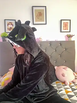 Snapshot of Im_Lyan chatting on 10, 10, 2025 Im Lyan online show from 10, 10, 2025