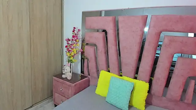 MaraKarly online show from 6, 10, 2025