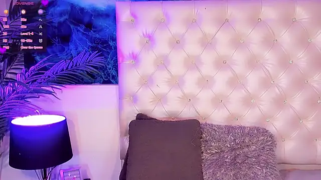 Valeria Swett  online show from 30, 6, 2026