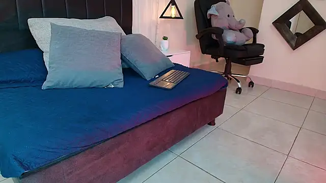 IvyBelle  online show from 23, 9, 2025