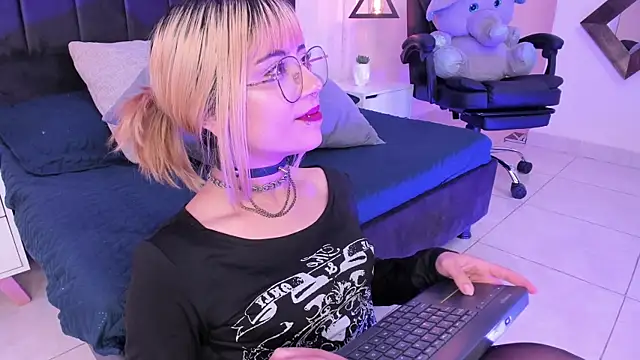 IvyBelle  online show from 17, 9, 2025