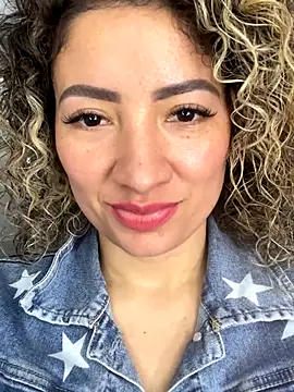 Snapshot of Nicolblossom1 chatting on 17, 11, 2025 Nicolblossom1 online show from 17, 11, 2025