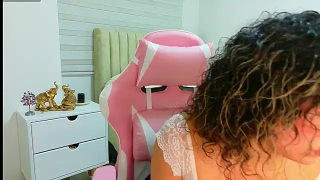 Snapshot of Nicolblossom1 chatting on 1, 10, 2025 Nicolblossom1 online show from 1, 10, 2025