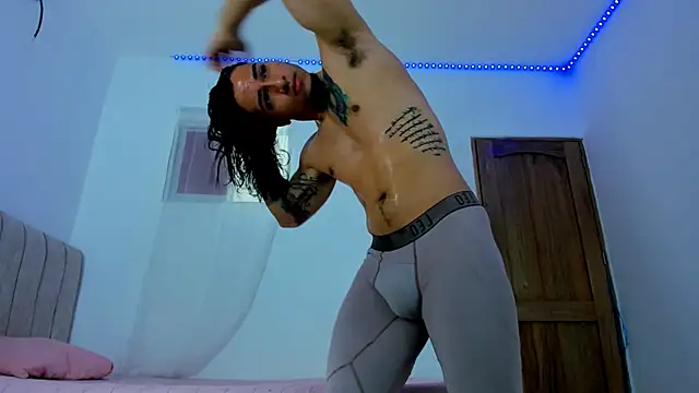 Snapshot of magic_mike_26 chatting on 2, 11, 2025 magic mike 26 online show from 2, 11, 2025