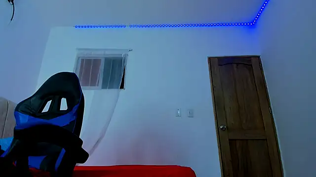 Snapshot of magic_mike_26 chatting on 15, 10, 2025 magic mike 26 online show from 15, 10, 2025