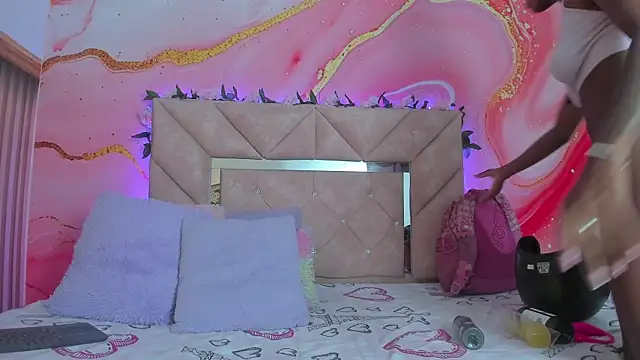 Snapshot of Taylor_oriana_ chatting on 4, 11, 2025 Taylor oriana online show from 4, 11, 2025