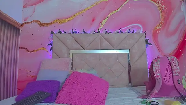 Snapshot of Taylor_oriana_ chatting on 5, 11, 2025 Taylor oriana online show from 5, 11, 2025