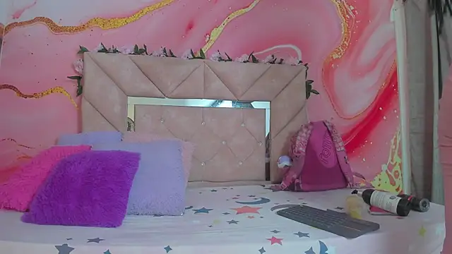 Snapshot of Taylor_oriana_ chatting on 1, 11, 2025 Taylor oriana online show from 1, 11, 2025