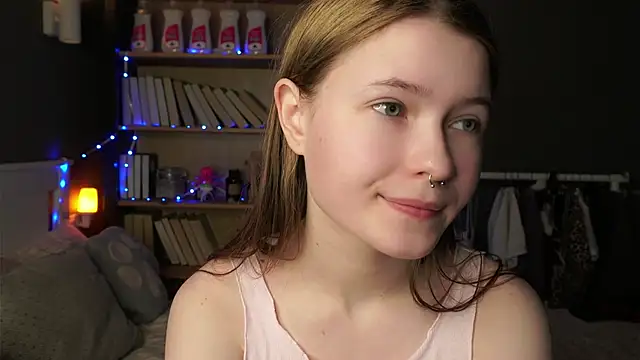 Snapshot of LynHillaire chatting on 16, 2, 2026 LynHillaire online show from 16, 2, 2026