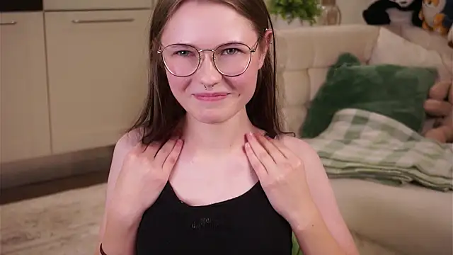 LynHillaire online show from 11, 9, 2025