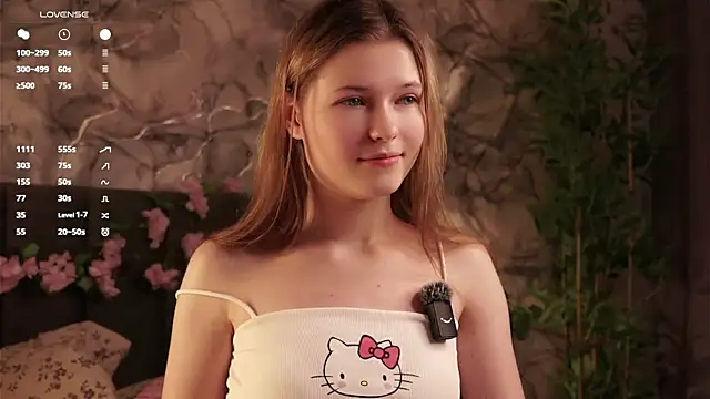 Snapshot of LynHillaire chatting on 12, 6, 2026 LynHillaire online show from 12, 6, 2026