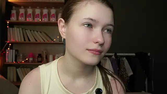 Snapshot of LynHillaire chatting on 13, 2, 2026 LynHillaire online show from 13, 2, 2026