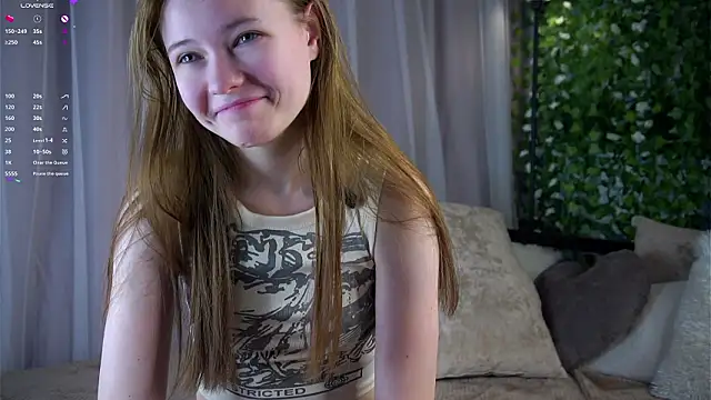 Snapshot of LynHillaire chatting on 26, 2, 2026 LynHillaire online show from 26, 2, 2026