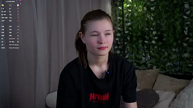 Snapshot of LynHillaire chatting on 27, 2, 2026 LynHillaire online show from 27, 2, 2026