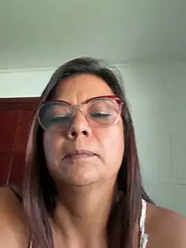 Snapshot of YadiraOrozco chatting on 24, 11, 2025 YadiraOrozco online show from 24, 11, 2025