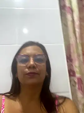 Snapshot of YadiraOrozco chatting on 10, 9, 2025 YadiraOrozco online show from 10, 9, 2025