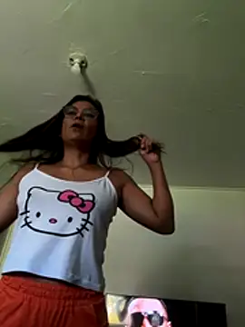 Snapshot of YadiraOrozco chatting on 5, 11, 2025 YadiraOrozco online show from 5, 11, 2025