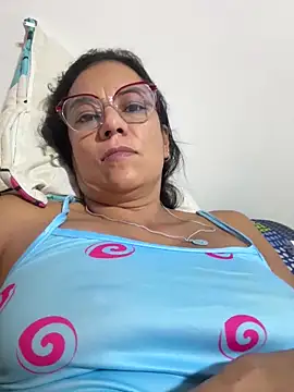 Snapshot of YadiraOrozco chatting on 1, 2, 2026 YadiraOrozco online show from 1, 2, 2026