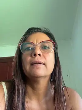 Snapshot of YadiraOrozco chatting on 11, 11, 2025 YadiraOrozco online show from 11, 11, 2025