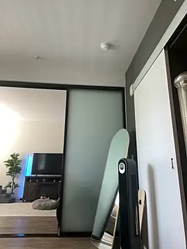 violet lin online show from 10, 4, 2026