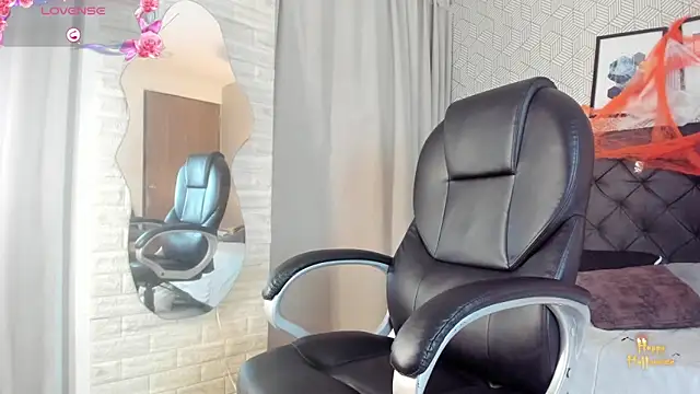 sophie  blare online show from 30, 10, 2025