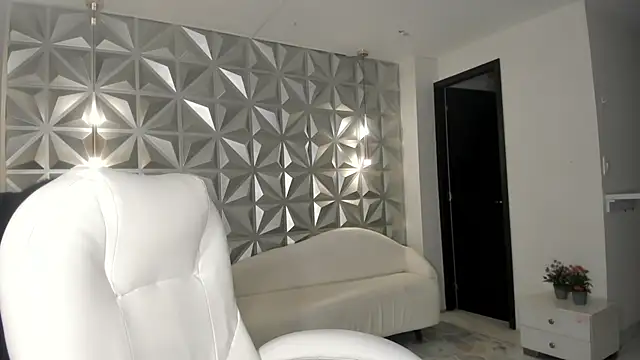 zoerouse  online show from 3, 12, 2025