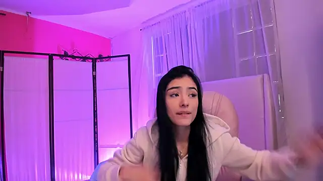 zoerouse  online show from 11, 11, 2025