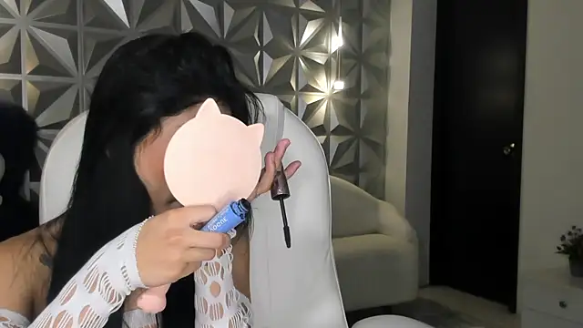 zoerouse  online show from 5, 12, 2025