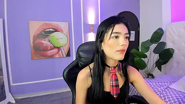 zoerouse  online show from 4, 12, 2025