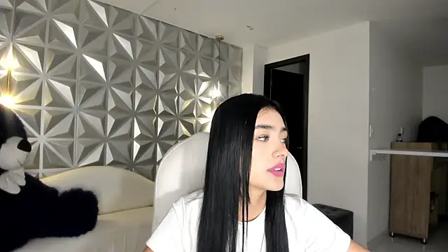 zoerouse  online show from 15, 12, 2025