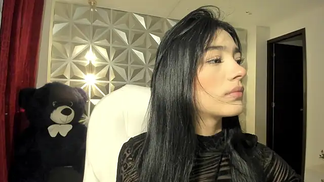 zoerouse  online show from 1, 12, 2025