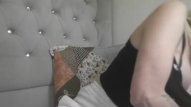 flirty babe x online show from 22, 4, 2026