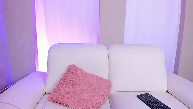 Snapshot of milaowens chatting on 20, 6, 2026 milaowens online show from 20, 6, 2026