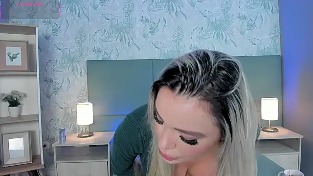 milaowens online show from 15, 12, 2025