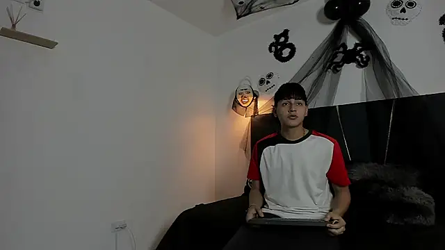 Snapshot of zeusapollofuck chatting on 15, 10, 2025 zeusapollofuck online show from 15, 10, 2025