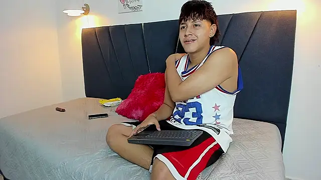 Snapshot of zeusapollofuck chatting on 25, 11, 2025 zeusapollofuck online show from 25, 11, 2025