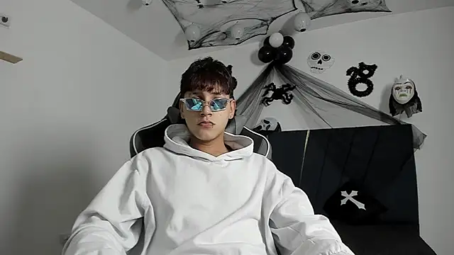 Snapshot of zeusapollofuck chatting on 16, 10, 2025 zeusapollofuck online show from 16, 10, 2025